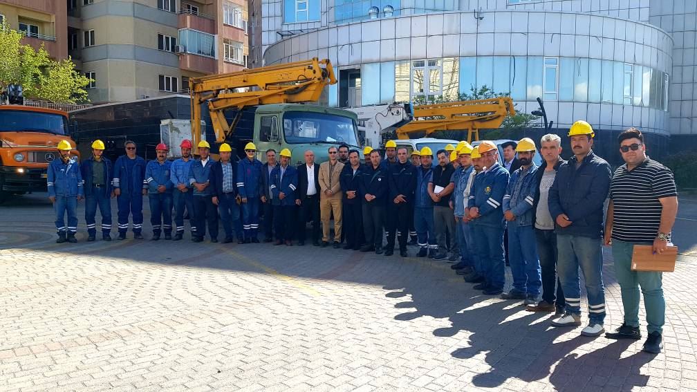 تأیید سلامت فنی ناوگان بالابرهای شركت توزیع نیروی برق آذربایجان شرقی